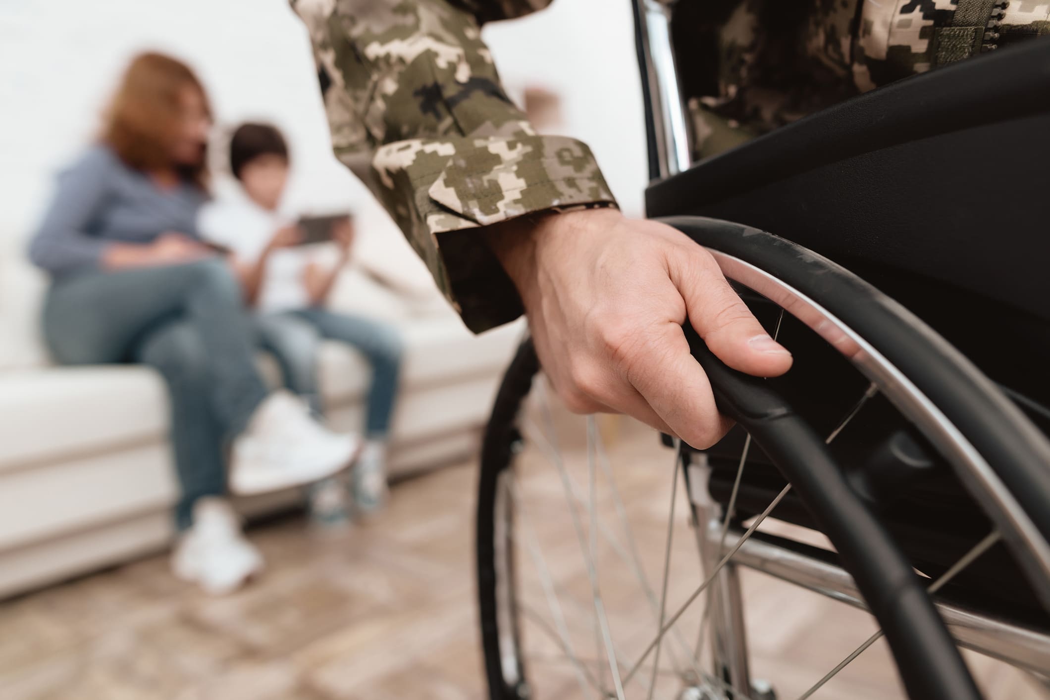 Военные инвалидам 2 группы получают. Военнослужащие инвалиды. Военный в инвалидной коляске. Инвалид боевых действий.